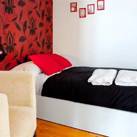 Stunning 3 Bedroom Apartment In Lisbon